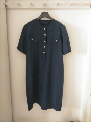 Vestido azul con botones