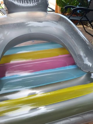 Sillón inflable para piscina multicolor