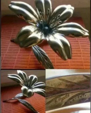 Flor antigua bañada en plata