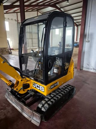 Mini Excavadora JCB 8018