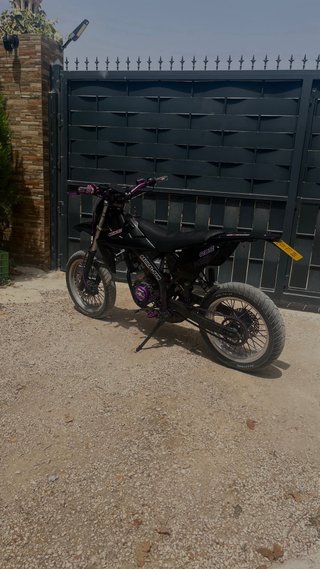 Rieju MRT Supermotard Negra y Morada (CAMBIO)