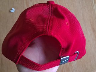 Gorra Nike Roja con Logo Blanco