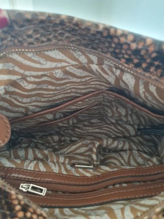 Bolso Guess efecto piel serpiente