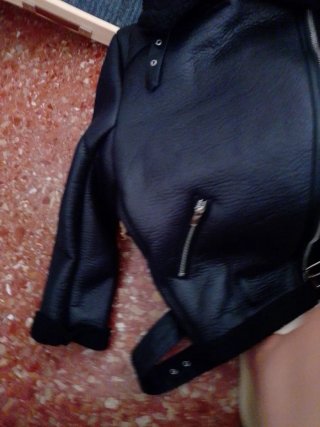 Cazadora de piel negra