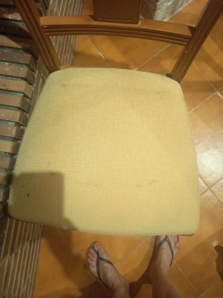 6 Sillas de Comedor Tapizadas en amarillo claro