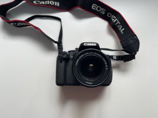 Canon EOS 600D + Objetivo 18-55mm + Accesorios