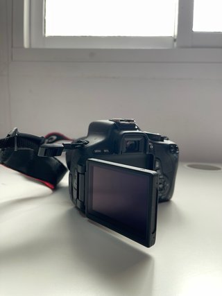 Canon EOS 600D + Objetivo 18-55mm + Accesorios