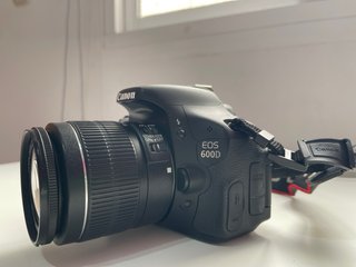 Canon EOS 600D + Objetivo 18-55mm + Accesorios