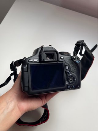 Canon EOS 600D + Objetivo 18-55mm + Accesorios