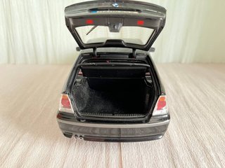 Kyosho 1:18 BMW 325ti E46 Compact Nero