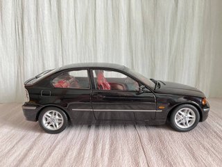 Kyosho 1:18 BMW 325ti E46 Compact Nero