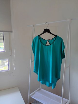 Conjunto Blusa Turquesa y Pantalón Negro ancho
