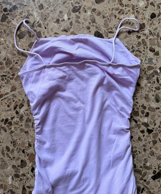 Vestido lila fruncido