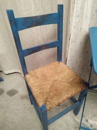 Conjunto mesa y 2 sillas azul