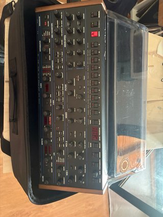 Sequential OB6 Rack Sintetizador