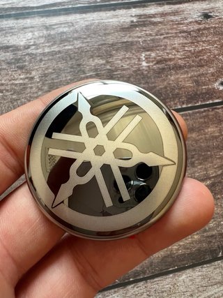 2 EMBLEMAS METAL YAMAHA LOGO MOTO NMAX TMAX MT07