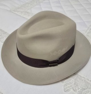 Sombrero Fedora Clásico Hombre Beige. Marca OLIVER