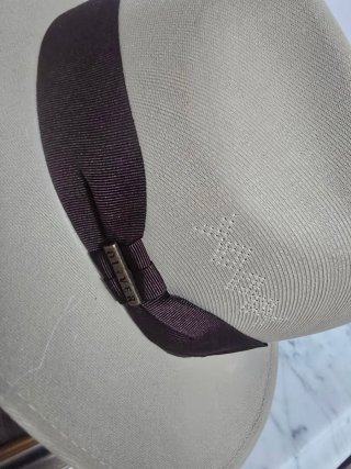 Sombrero Fedora Clásico Hombre Beige. Marca OLIVER
