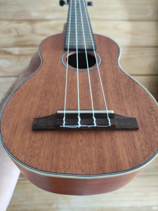 Ukelele marca Lanai con funda