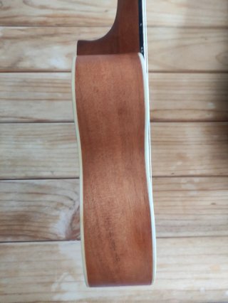 Ukelele marca Lanai con funda