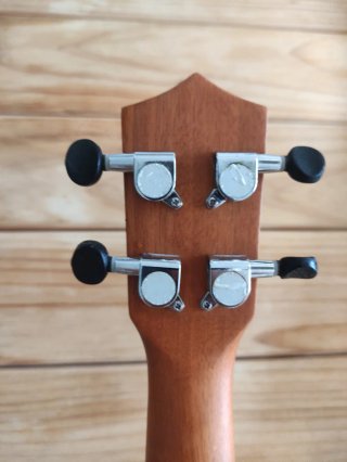 Ukelele marca Lanai con funda