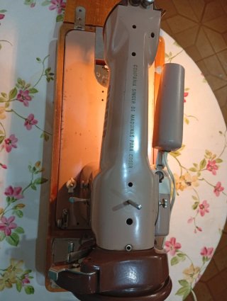 Máquina de coser Singer con maleta