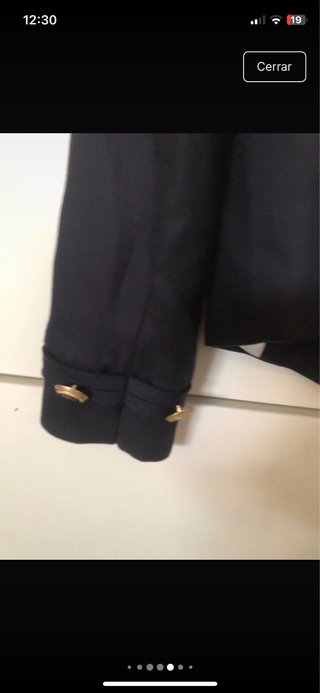 Americana Zara Negra con Botones Dorados