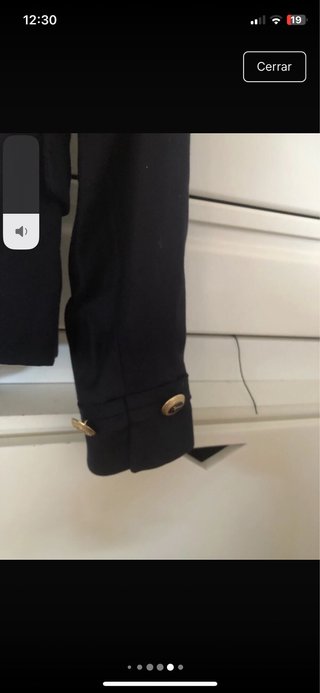 Americana Zara Negra con Botones Dorados