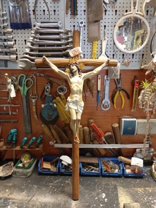 Cristo de escayola antiguo