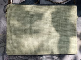 Bolso de mano con bordado étnico