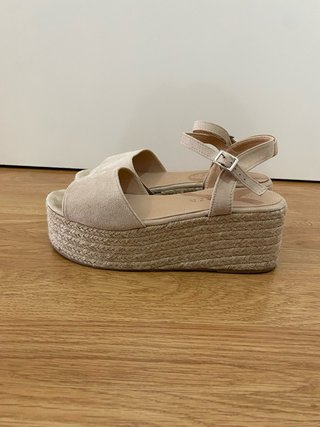 Sandalias cuña beige