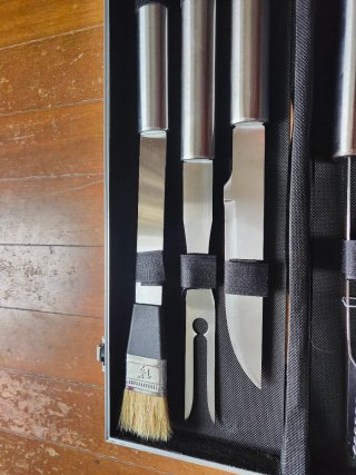 Valigetta di utensili per barbecue seminuova