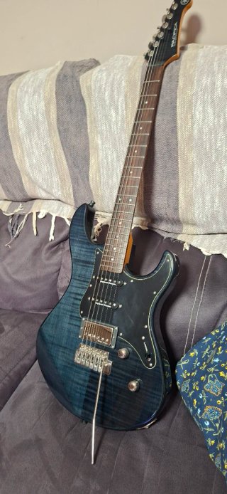 Guitarra Eléctrica Yamaha Pacifica 612v fm tbl