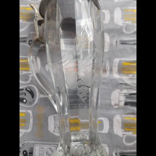 Jarra de cristal con tapa metálica