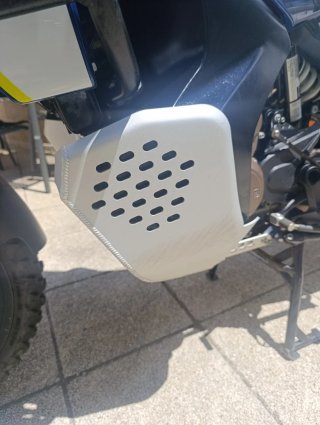 Moto Maxitrail Azul y Blanca