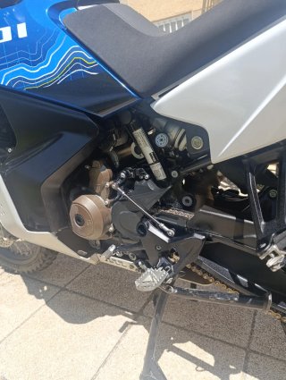 Moto Maxitrail Azul y Blanca