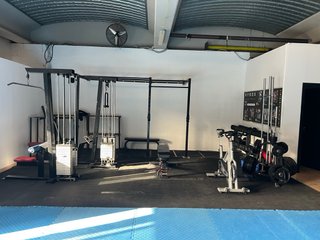Máquina de gimnasio: Jalon, Remo, Cruce