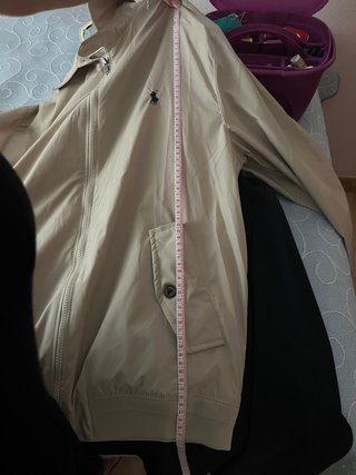 Cazadora bomber color beige