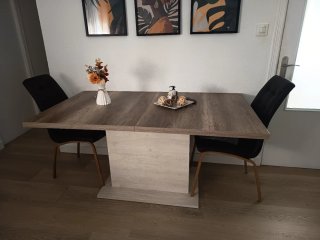 Mesa de comedor de madera