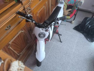 Moto Motocross Blanca y Negra