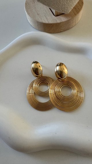 Orecchini pendenti cerchi dorati donna
