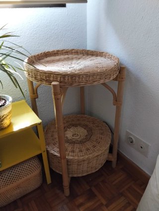 Mesa auxiliar mimbre y madera