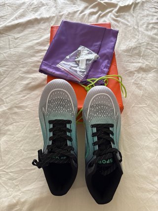 Bambas clavos atletismo grises y turquesa