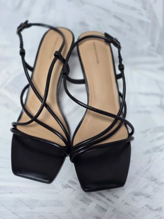 Sandalias de tacón negras