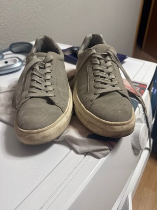 Zapatillas grises de ante