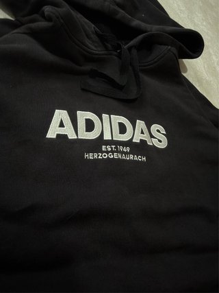 Sudadera Adidas Negra con Capucha Logo Bordado