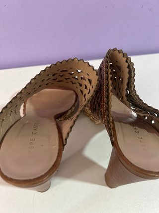 Sandalias tacón Pepe Castell Marrones