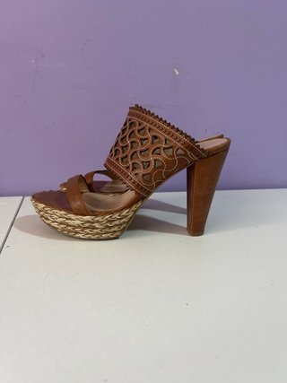 Sandalias tacón Pepe Castell Marrones