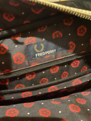 Bolso Fred Perry Negro con Parches