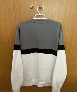 Sudadera Adidas gris y blanca